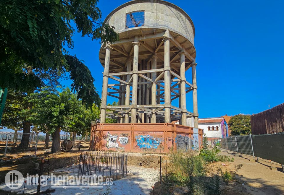 imagen del depósito de agua de la mota